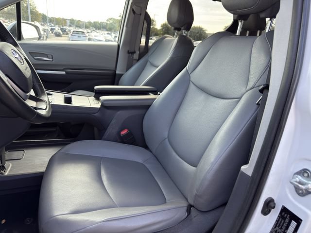 Used 2023 Toyota Sienna XLE FWD image 13