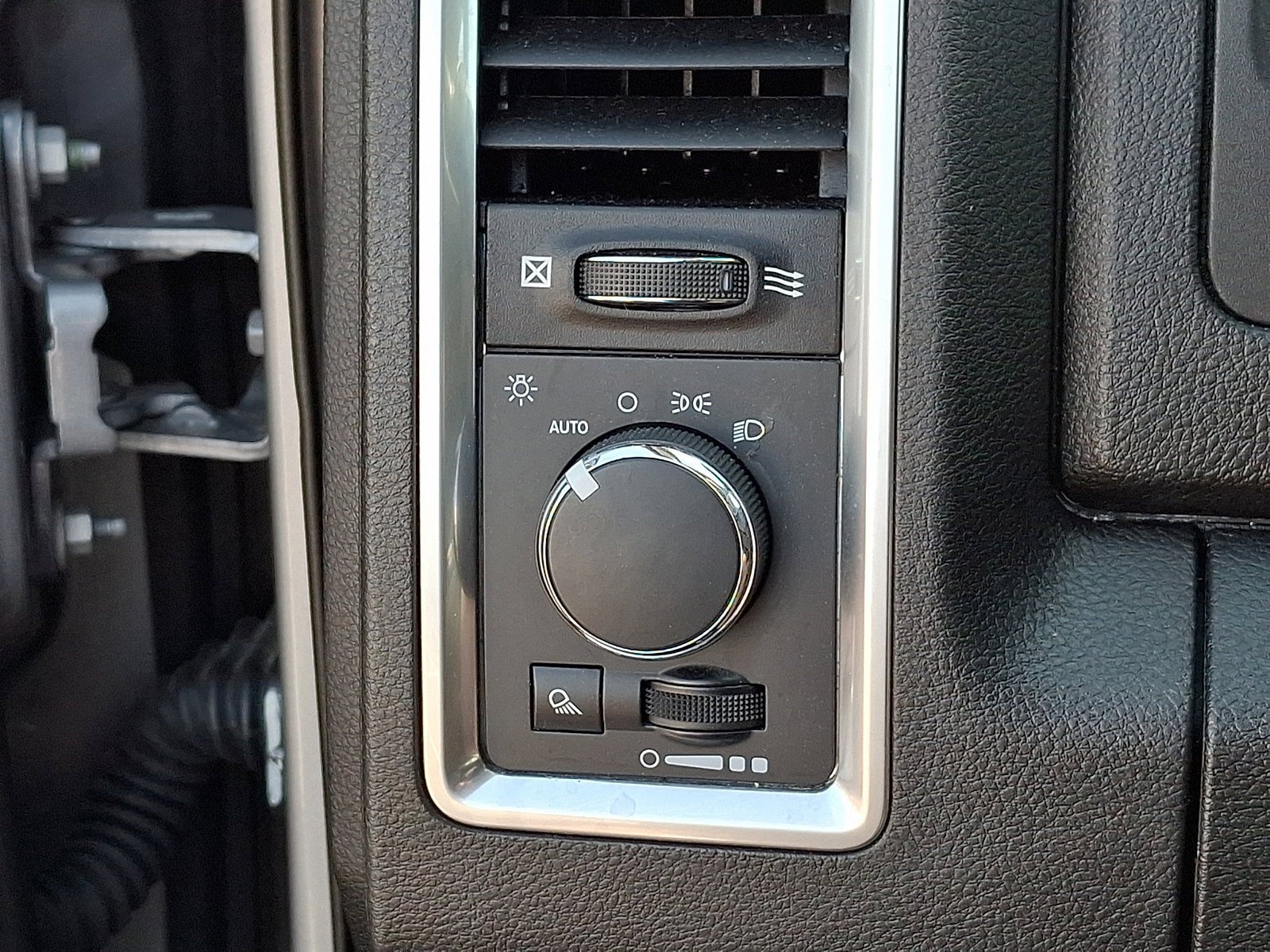 Used 2024 RAM 1500 Classic SLT AWD/4WD image 25
