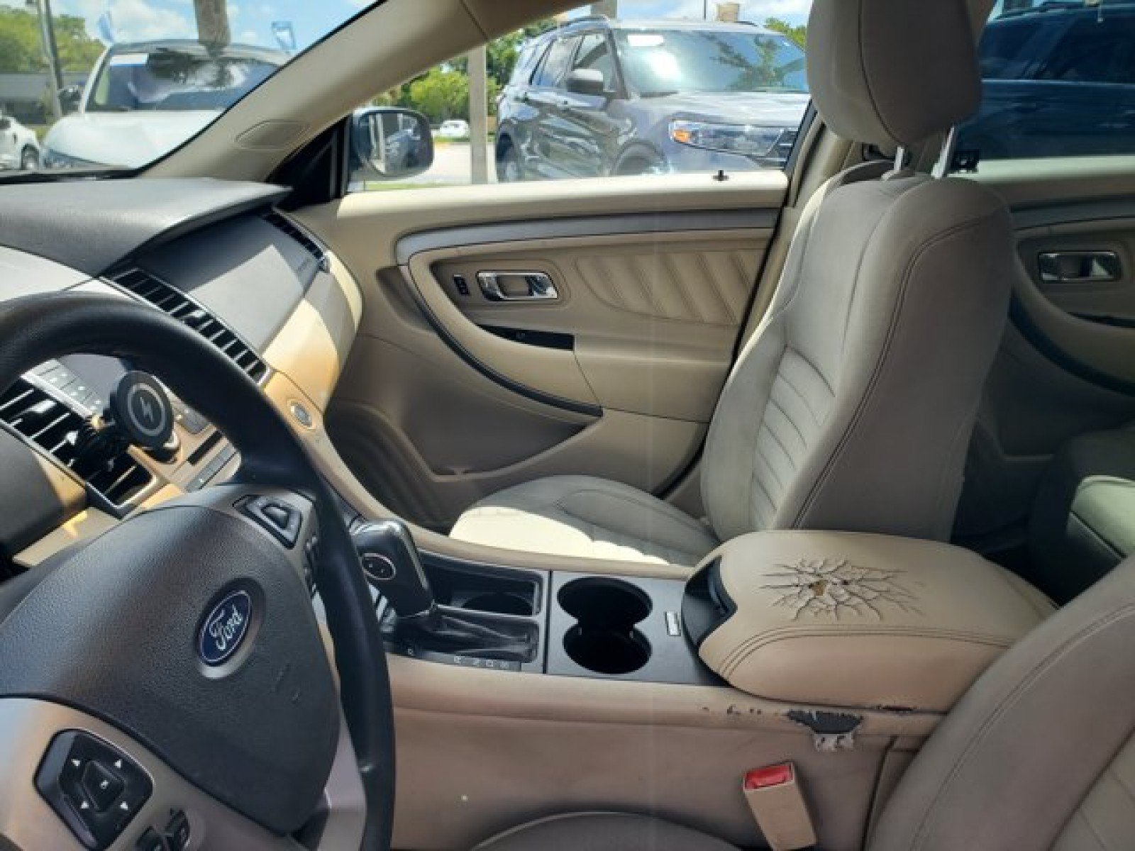 Used 2014 Ford Taurus SE FWD image 9