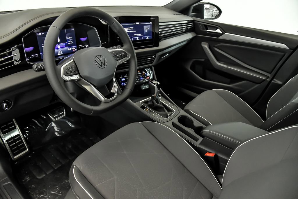 Used 2025 Volkswagen Jetta Sport image 6