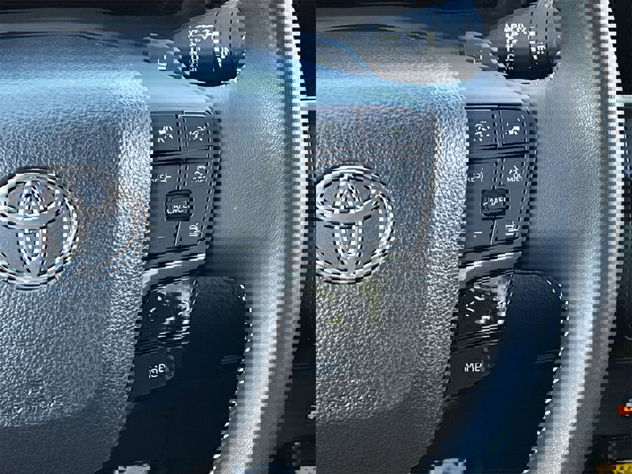 Used 2025 Toyota Camry SE image 14