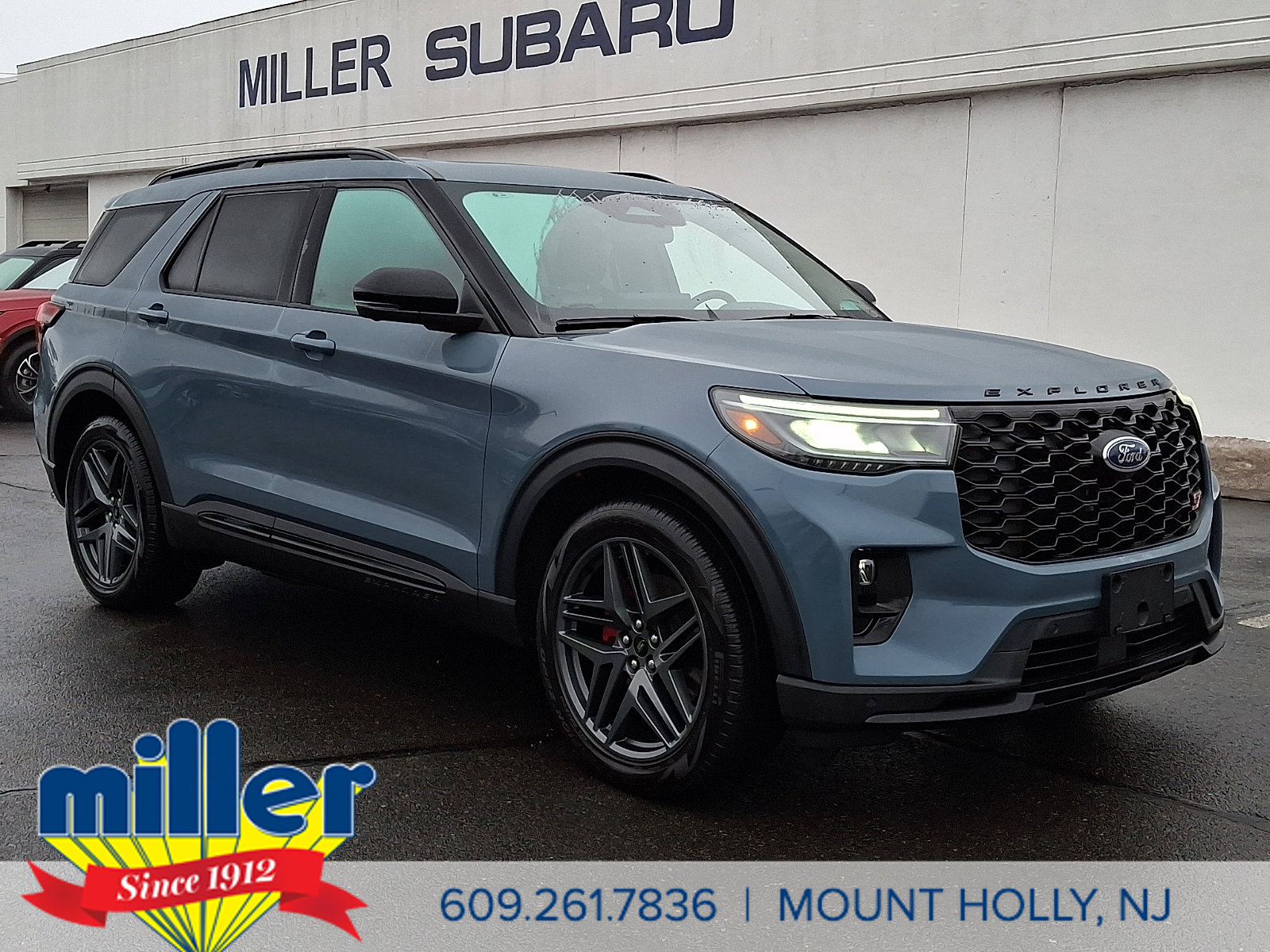 Used 2025 Ford Explorer ST image 1