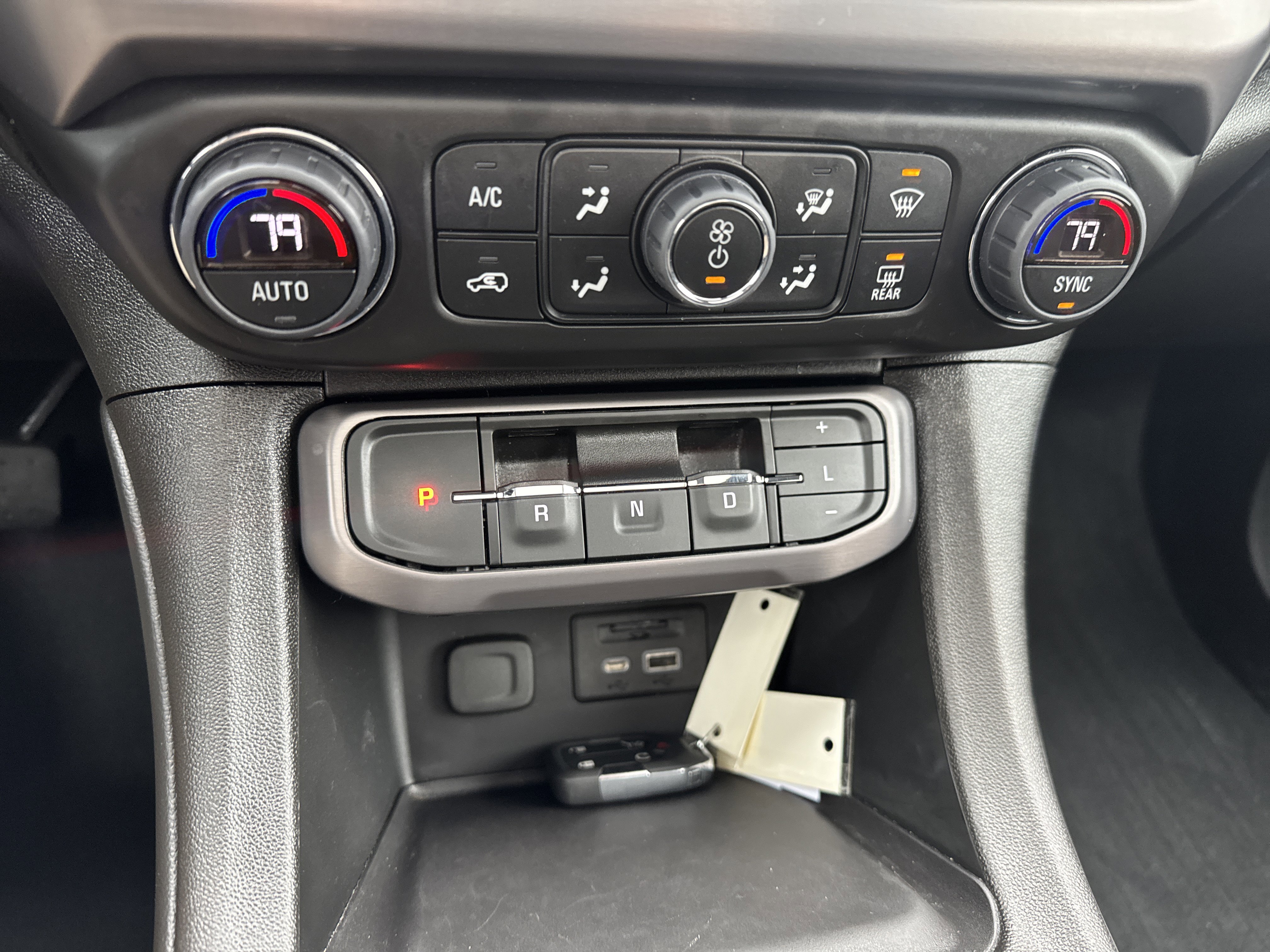 Used 2023 GMC Acadia AT4 w/ Preferred Package image 25