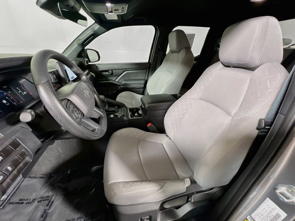 Certified 2025 Toyota Tacoma SR5 AWD/4WD image 18