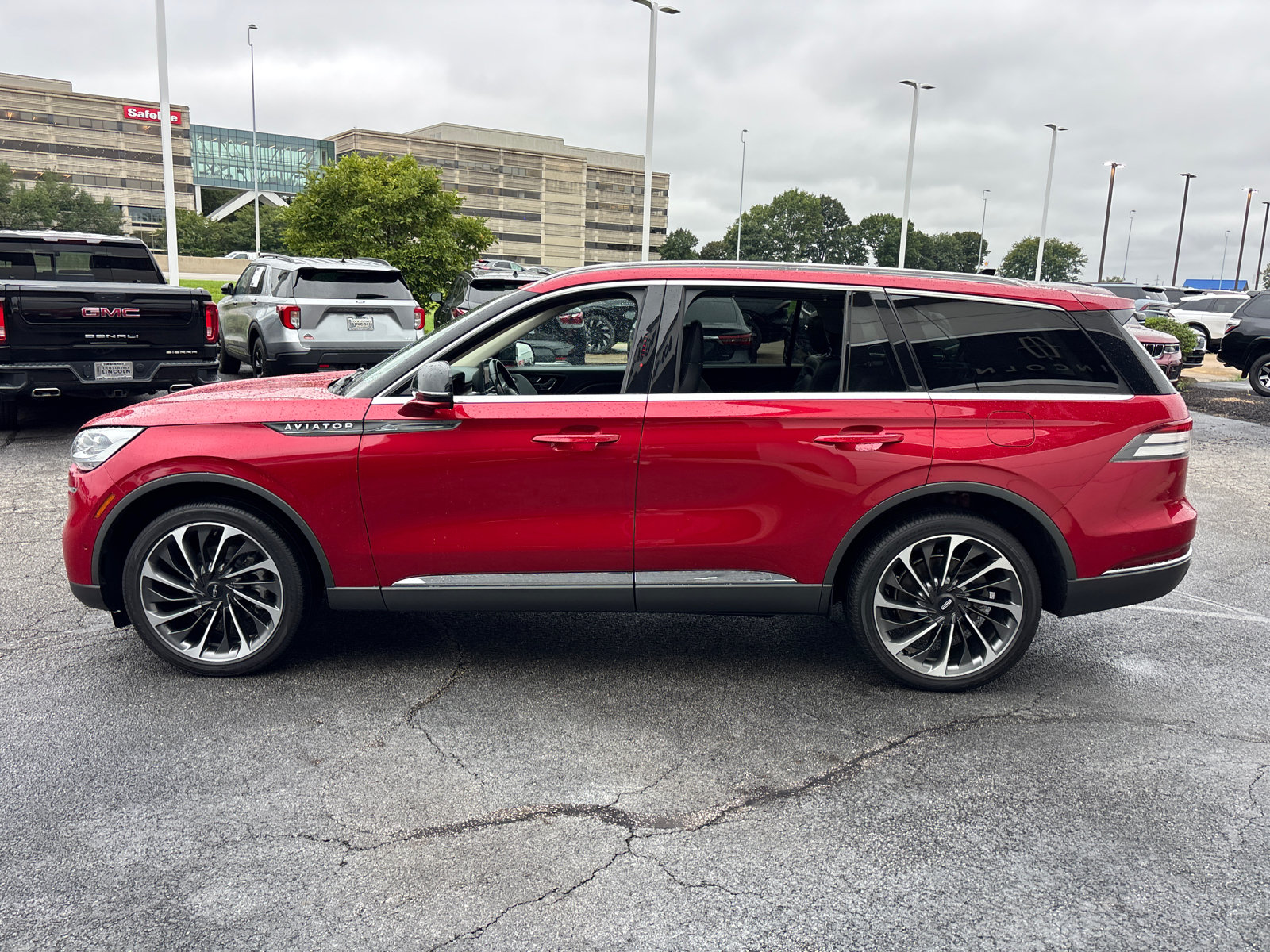 Certified 2021 Lincoln Aviator Reserve w/ Equipment Group 202A AWD/4WD image 4