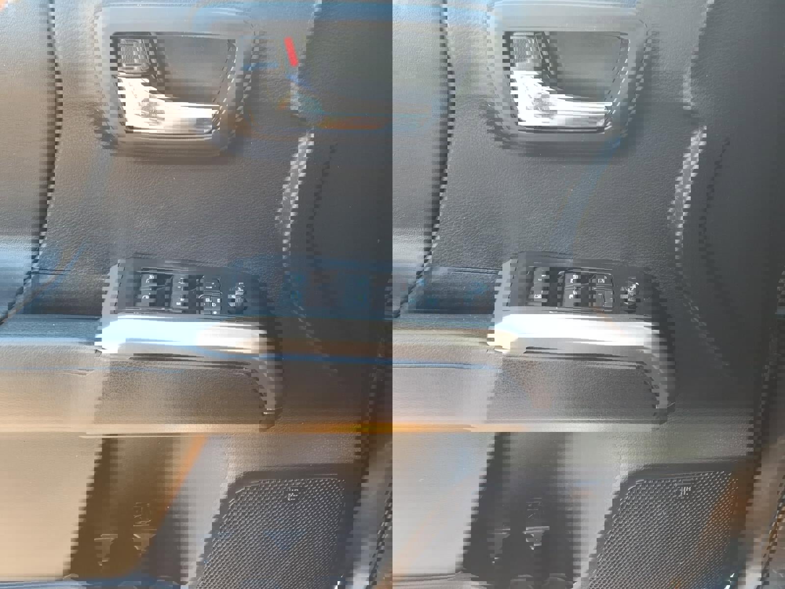 Used 2021 Toyota Tacoma Limited w/ Blackout Package (TMS) image 15