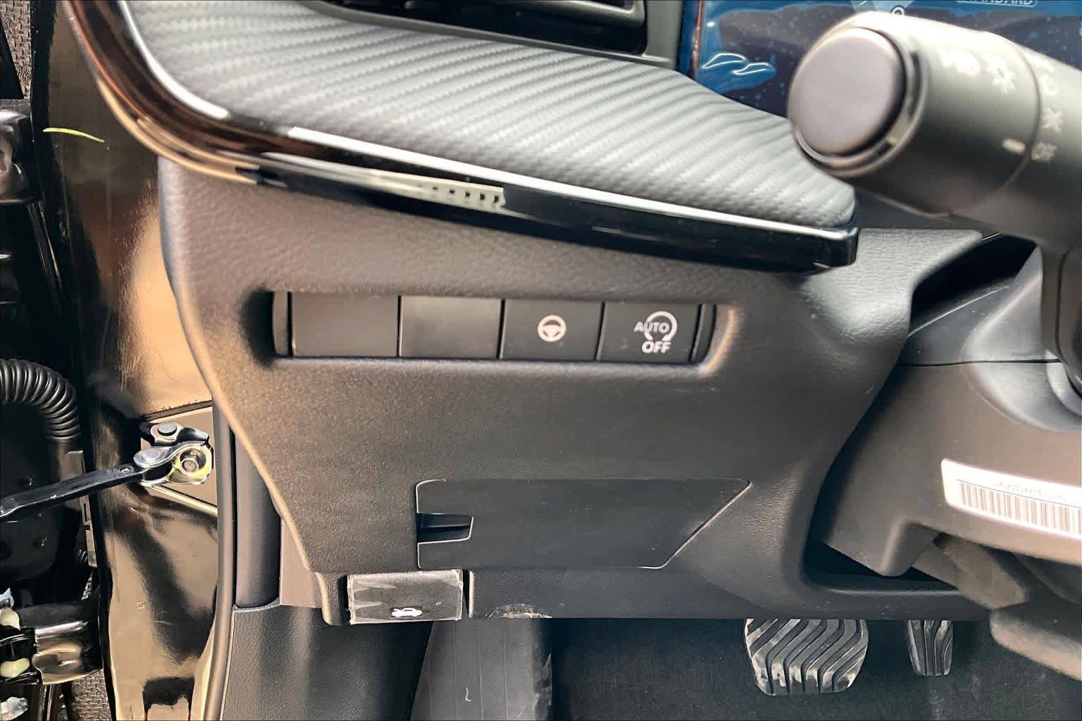 New 2026 Nissan Kicks SR FWD image 15