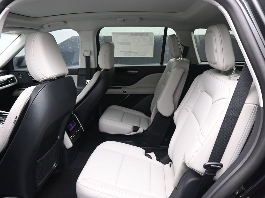 Used 2025 Lincoln Aviator 2WD w/ Equipment Group 101A image 19