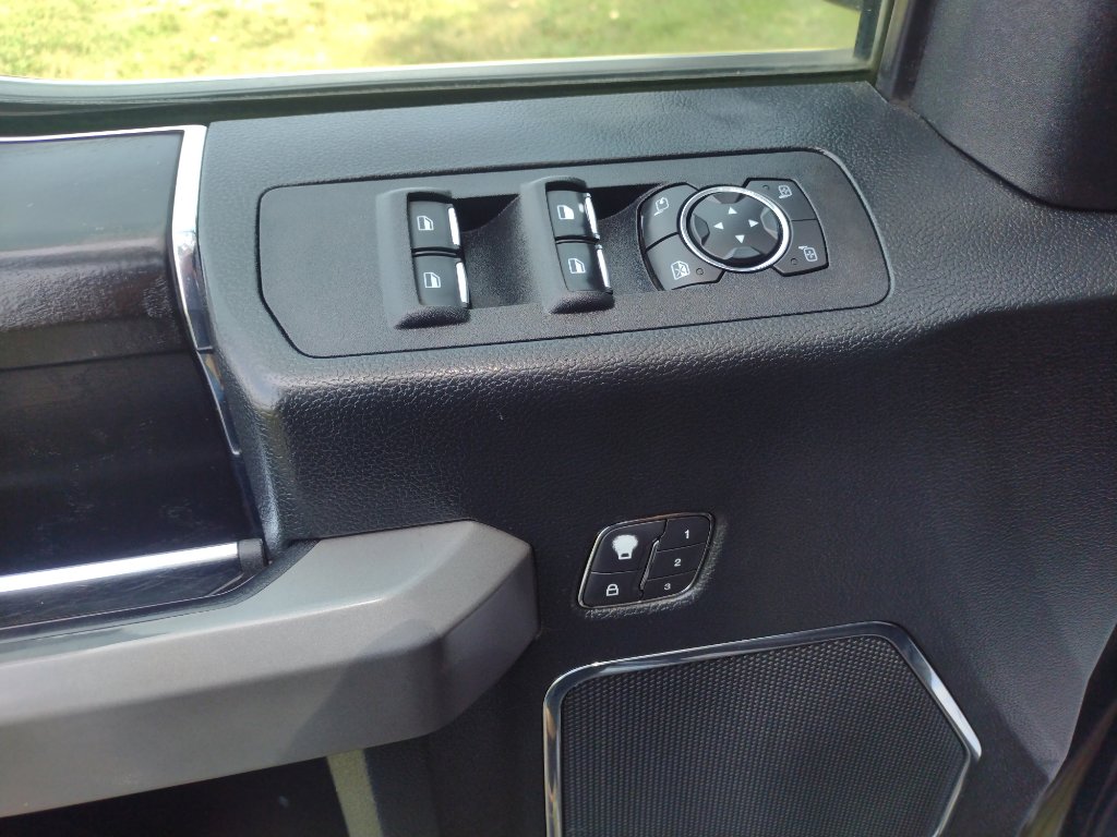 Used 2019 Ford F150 Platinum w/ Equipment Group 701A Luxury image 23