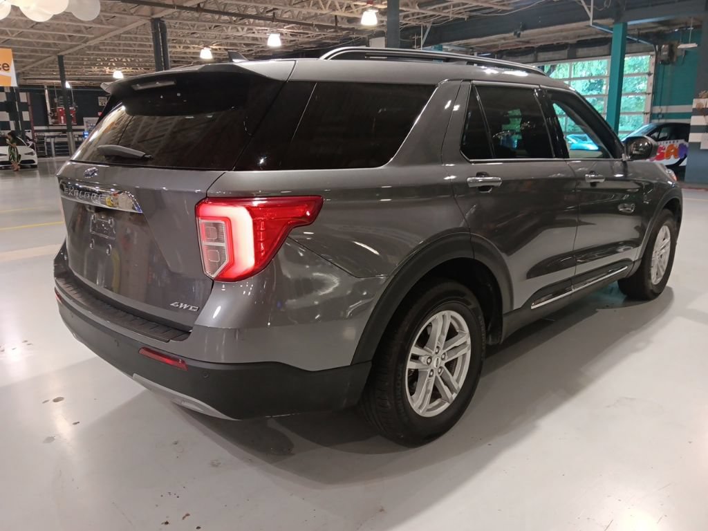 Used 2023 Ford Explorer XLT w/ Equipment Group 202A AWD/4WD image 9