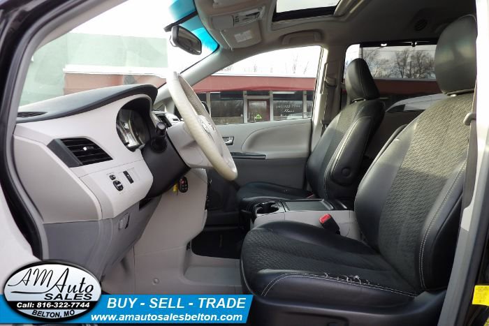 Used 2012 Toyota Sienna SE FWD image 13