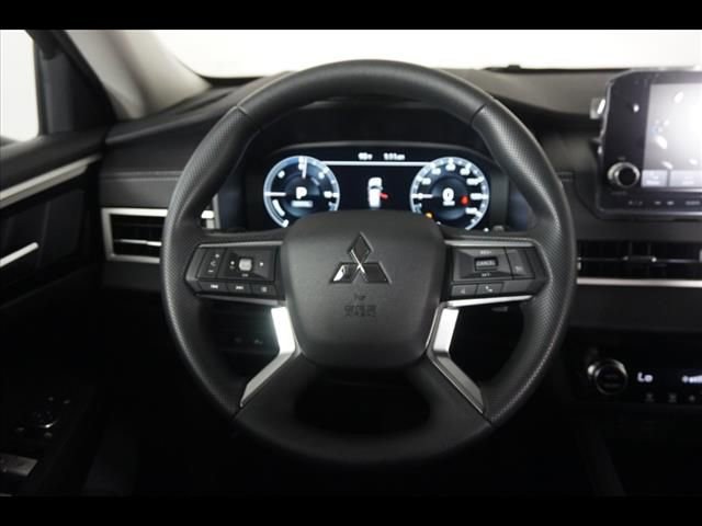 Used 2024 Mitsubishi Outlander ES image 24