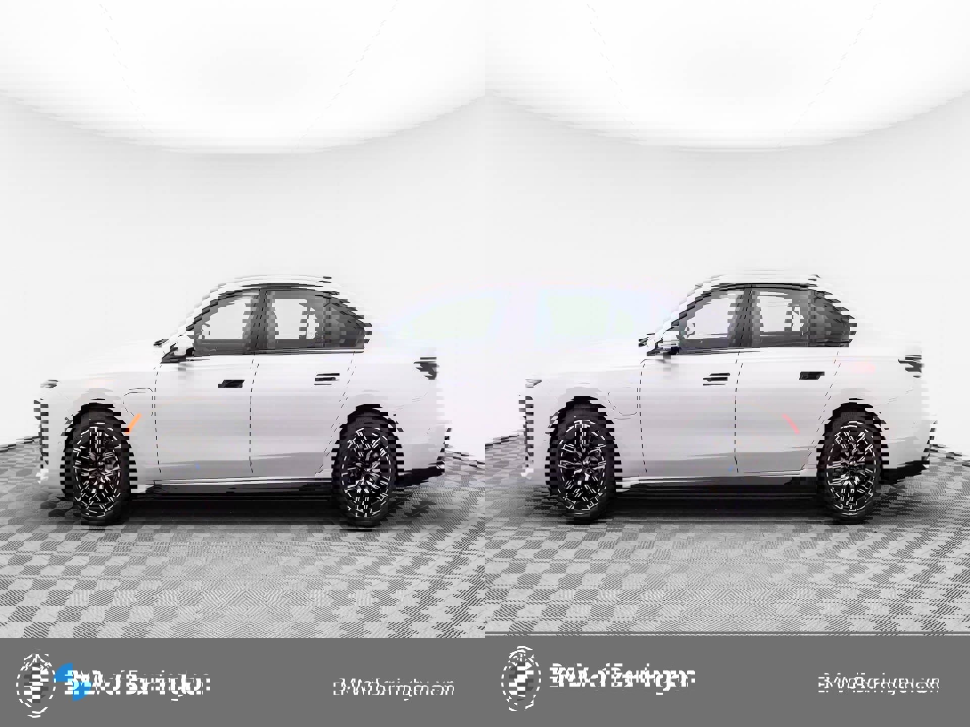 New 2025 BMW 750e xDrive image 2