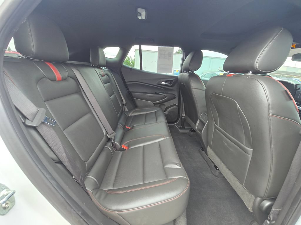 Used 2025 Chevrolet Trax RS w/ Sunroof Package FWD image 11