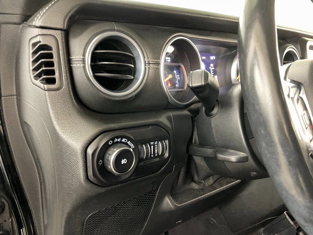 Used 2018 Jeep Wrangler Unlimited Sahara w/ LED Lighting Group image 24