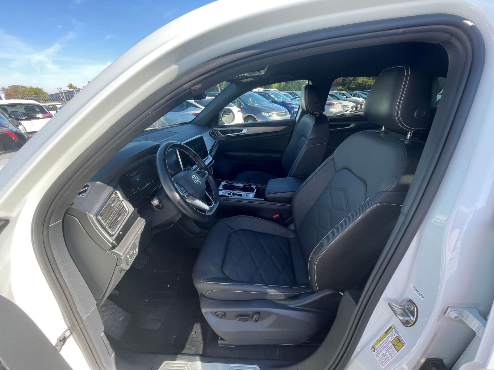 Used 2025 Volkswagen Atlas Cross Sport SE image 28