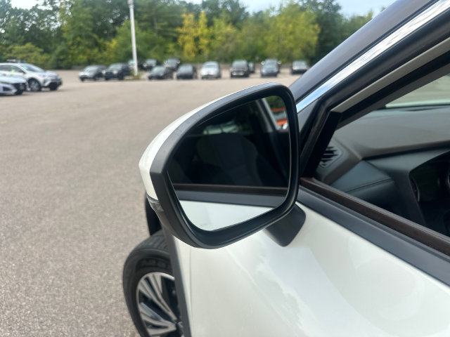 Used 2022 Nissan Rogue SV AWD/4WD image 18
