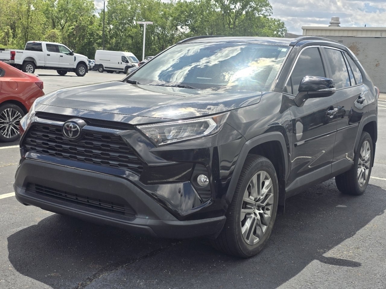 Certified 2020 Toyota RAV4 XLE Premium AWD/4WD image 3