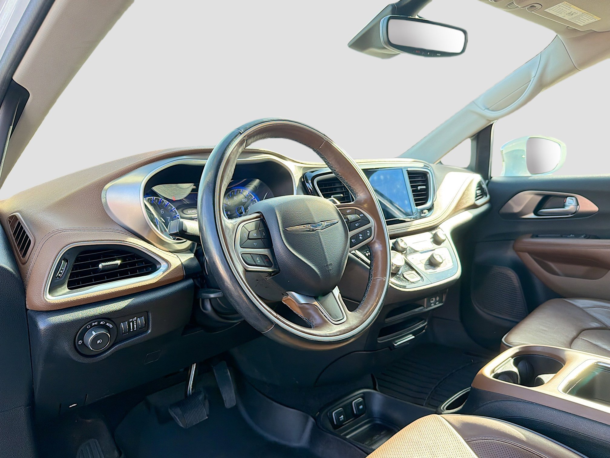 Used 2017 Chrysler Pacifica Limited w/ Advanced Safetytec Group FWD image 4