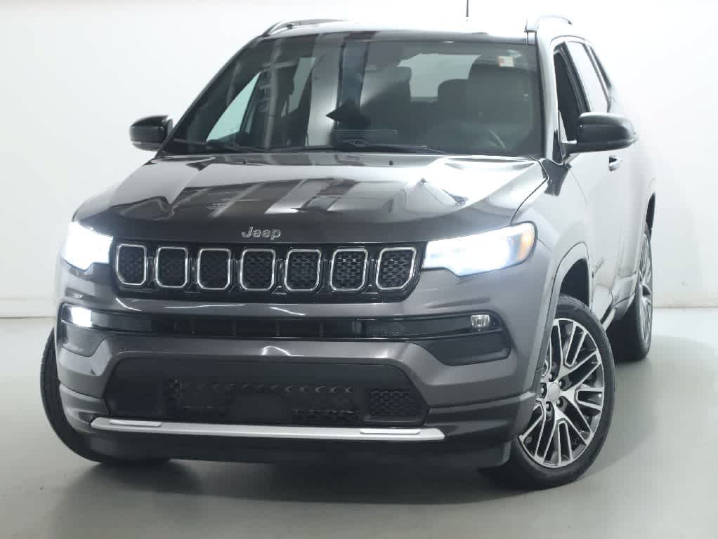 Used 2023 Jeep Compass Limited w/ Elite Group AWD/4WD image 3