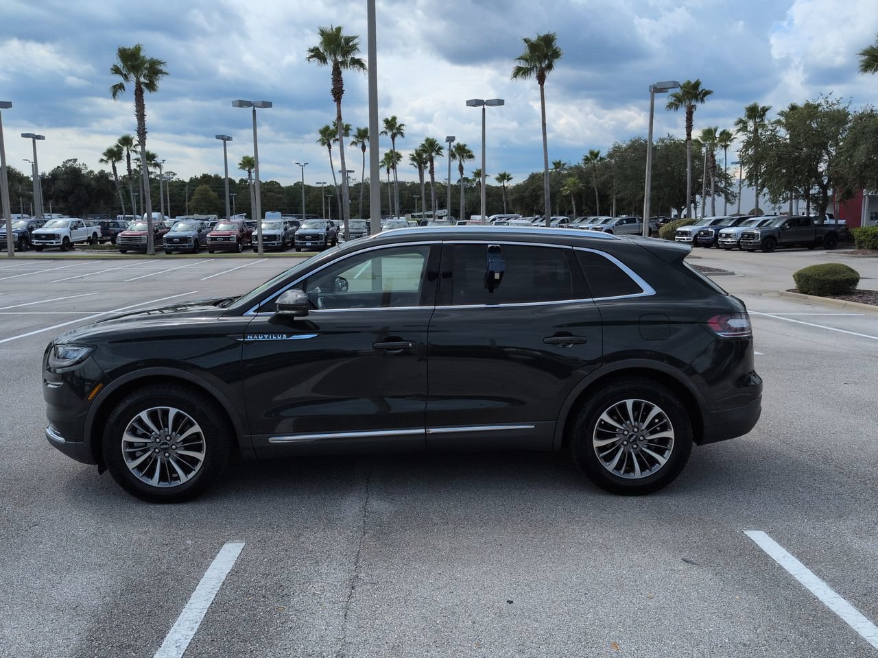 Used 2022 Lincoln Nautilus FWD w/ Premium Package image 7