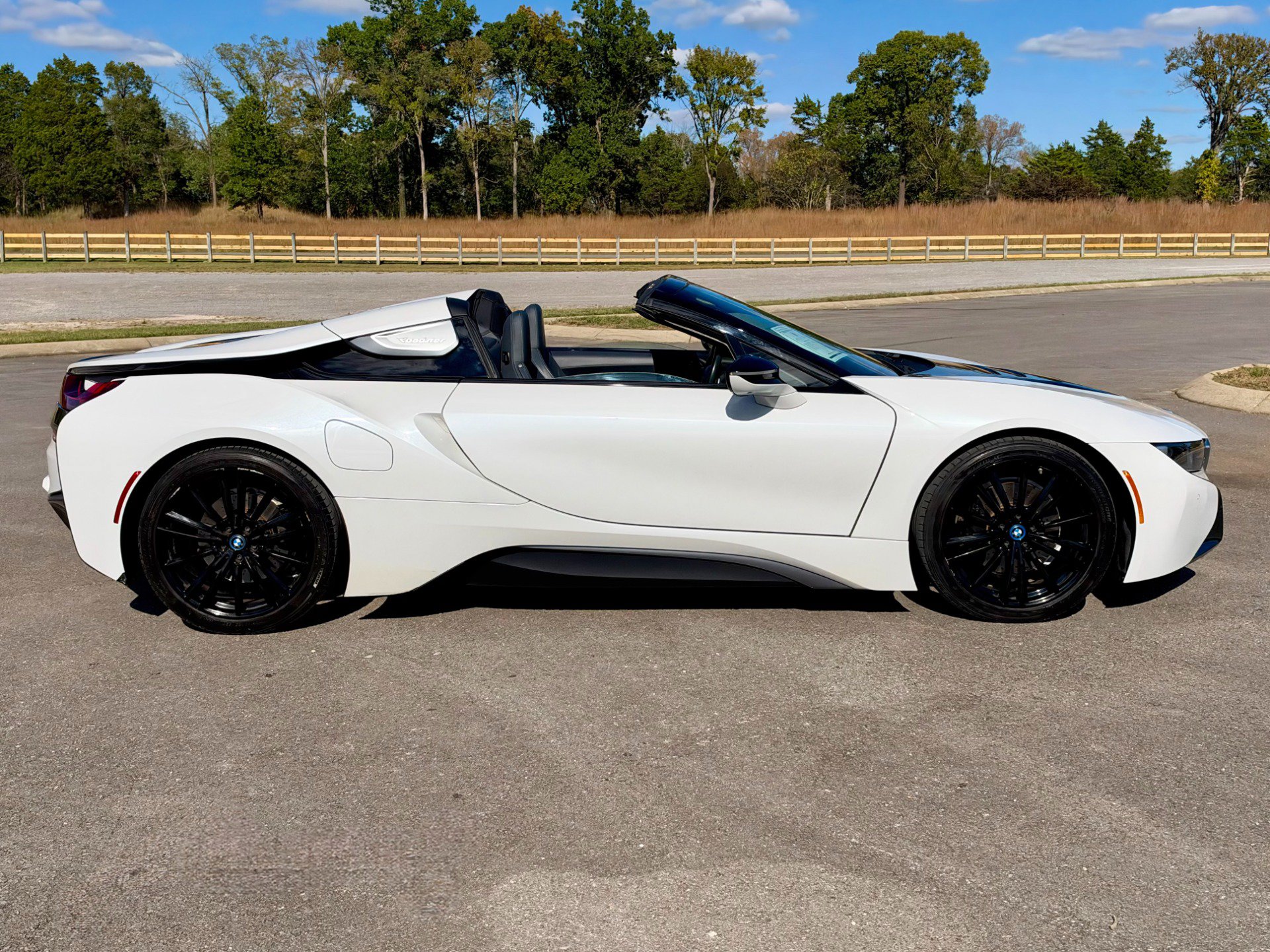 Used 2019 BMW i8 Roadster AWD/4WD image 7