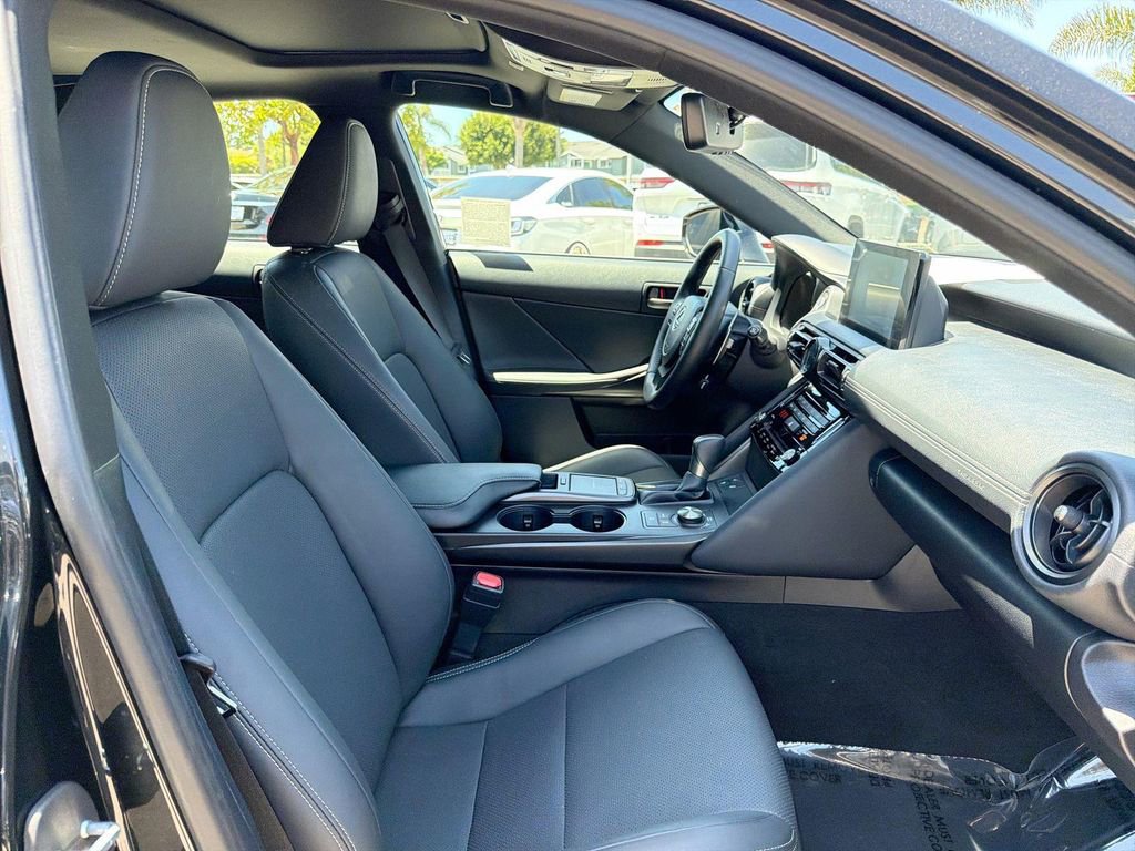 Used 2024 Lexus IS 300 w/ Comfort Package RWD image 31