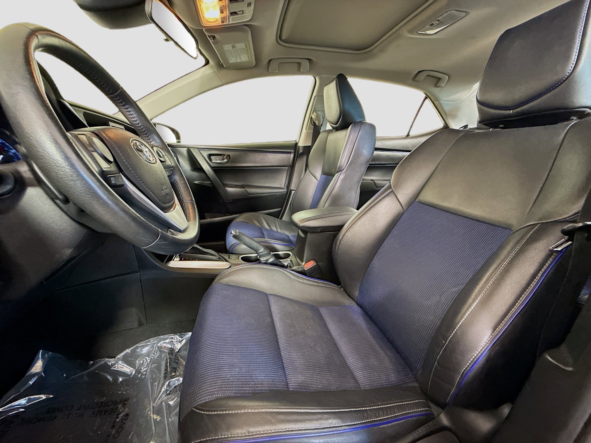 Used 2018 Toyota Corolla SE w/ SE Premium Package FWD image 22