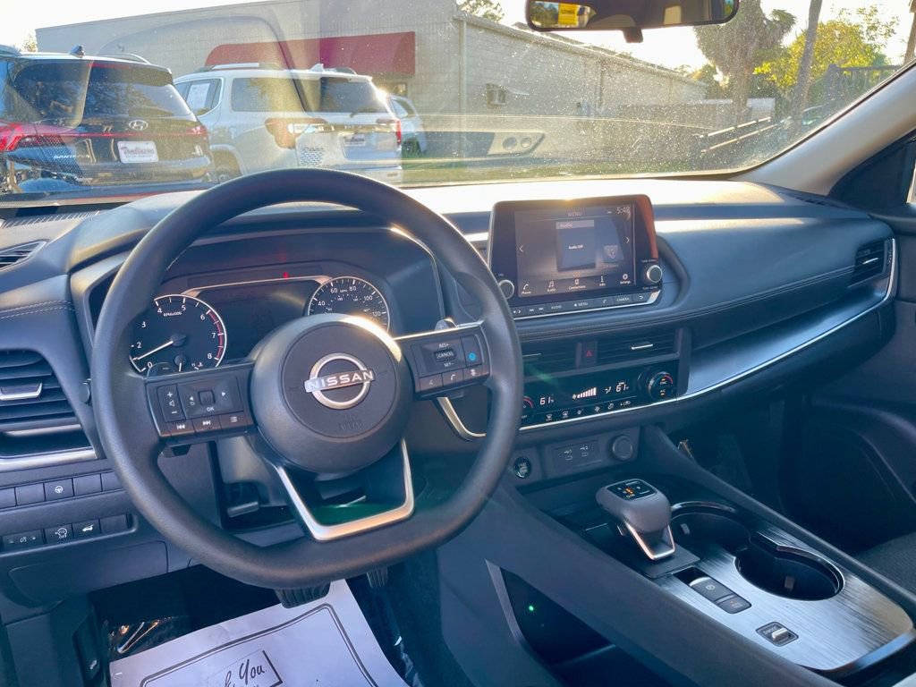 Used 2024 Nissan Rogue SV image 13