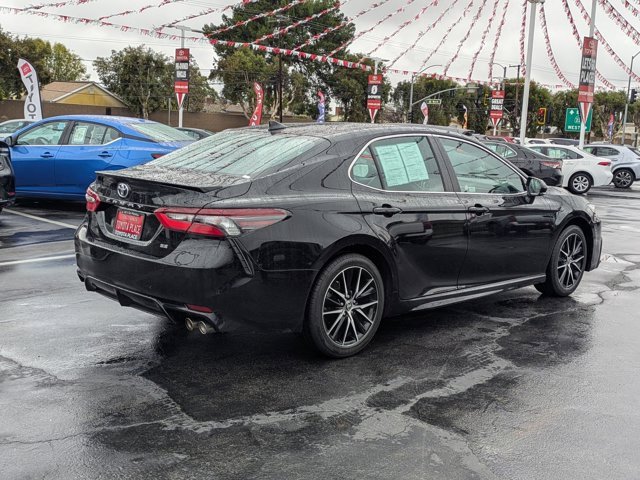 Used 2024 Toyota Camry SE image 8