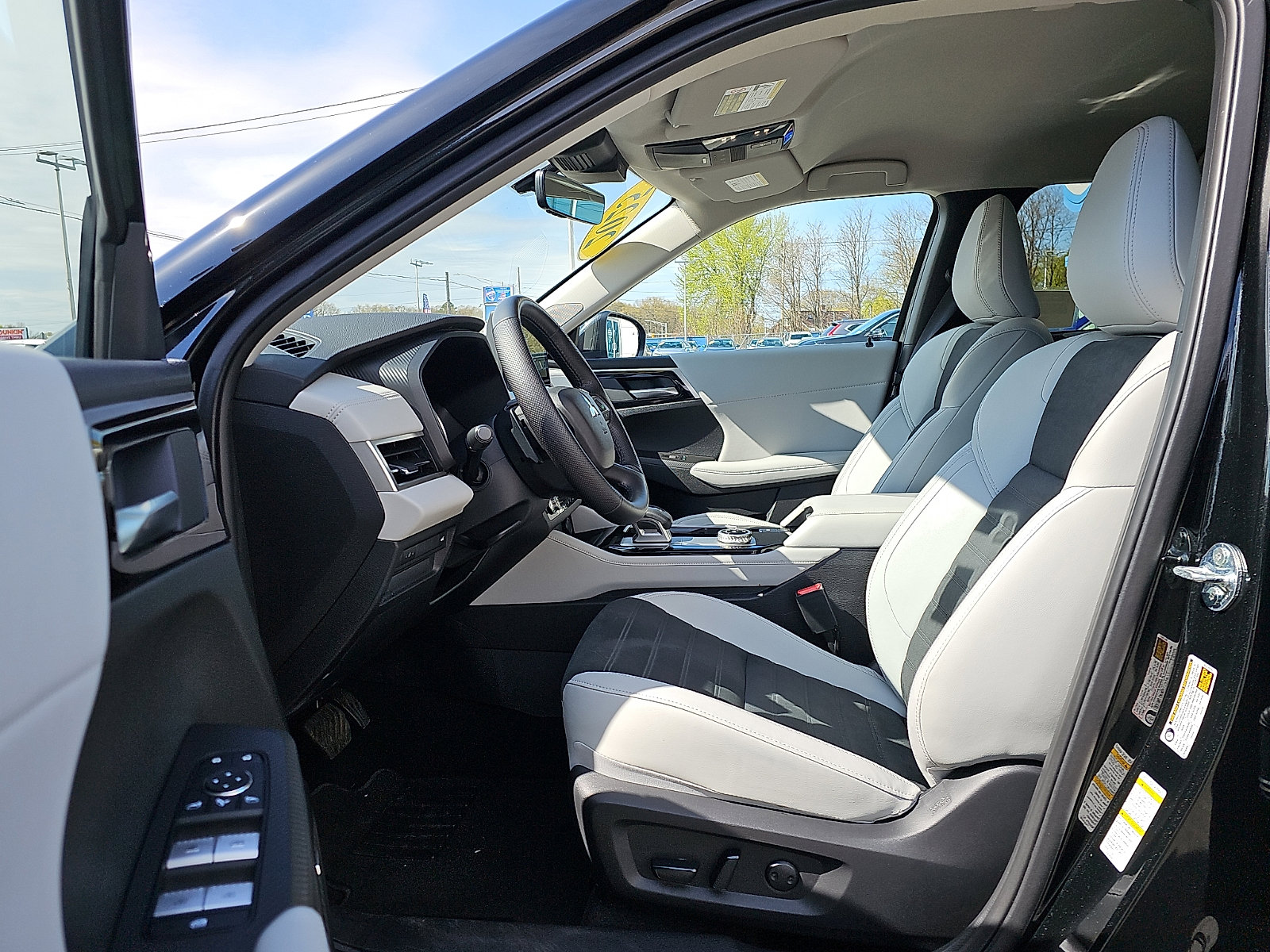 Used 2025 Mitsubishi Outlander SE AWD/4WD image 16