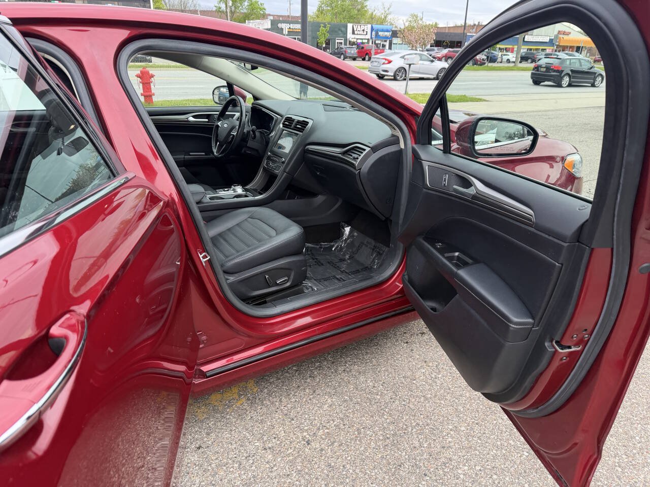 Used 2017 Ford Fusion SE w/ Fusion SE Technology Package FWD image 7
