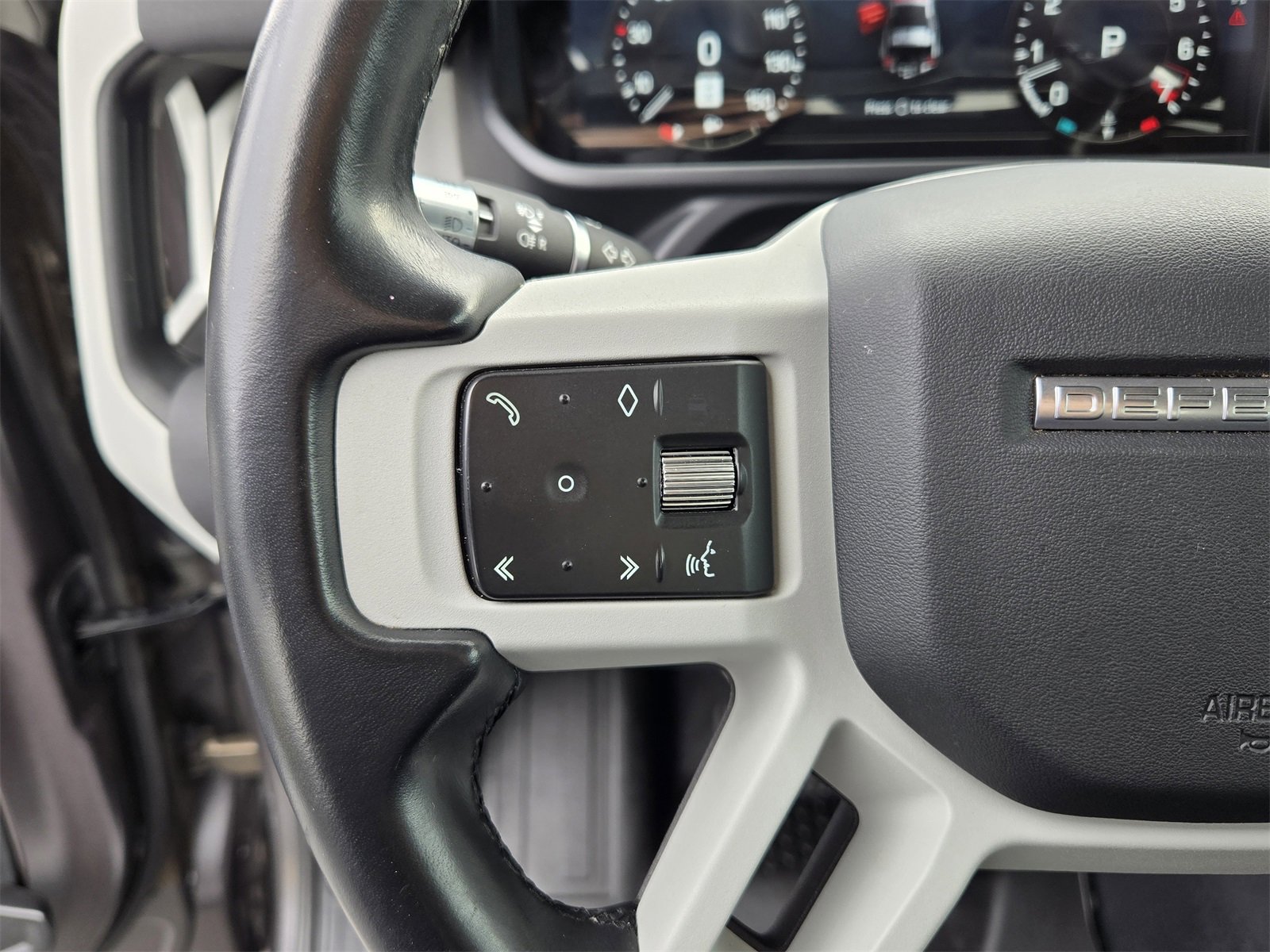 Used 2021 Land Rover Defender 90 First Edition image 25