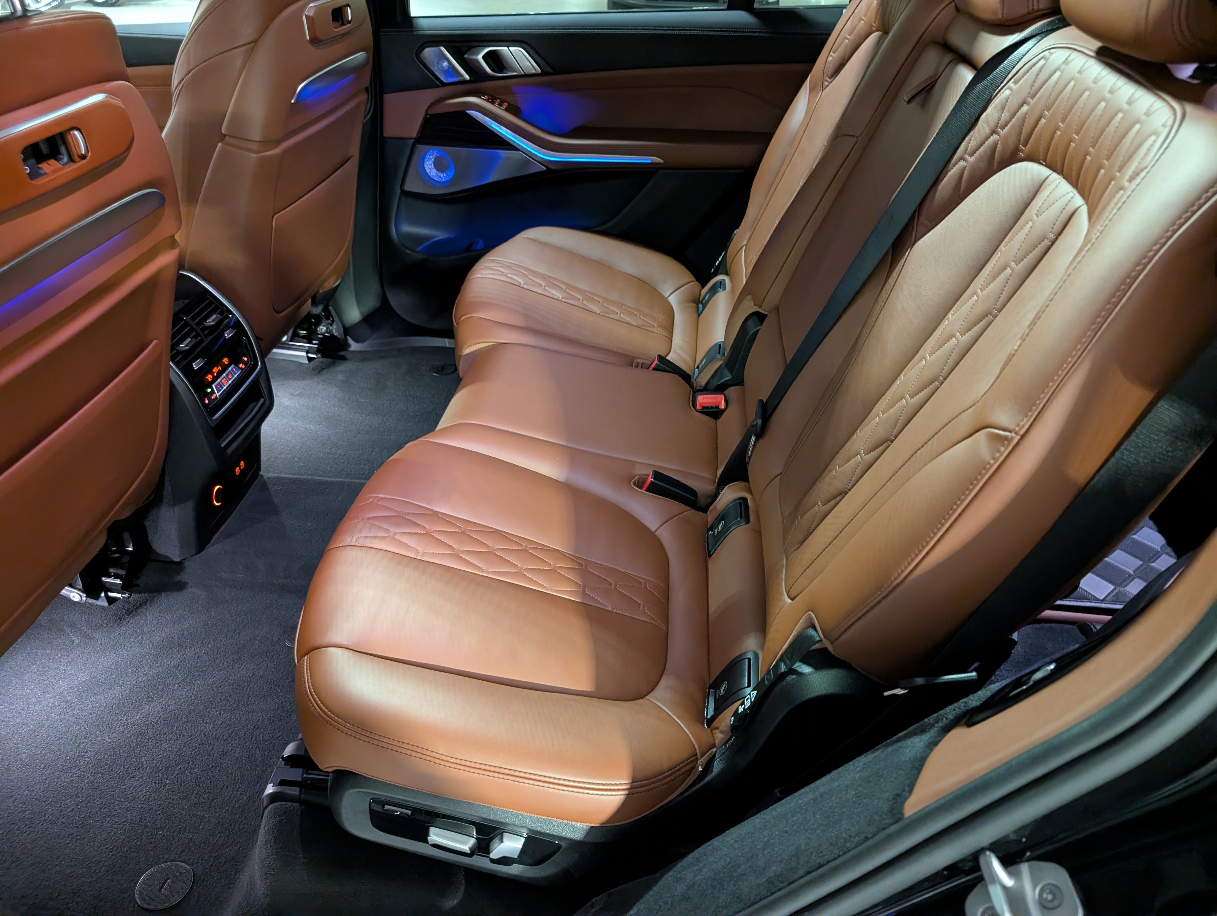 Used 2024 BMW X7 M60i w/ Executive Package image 22