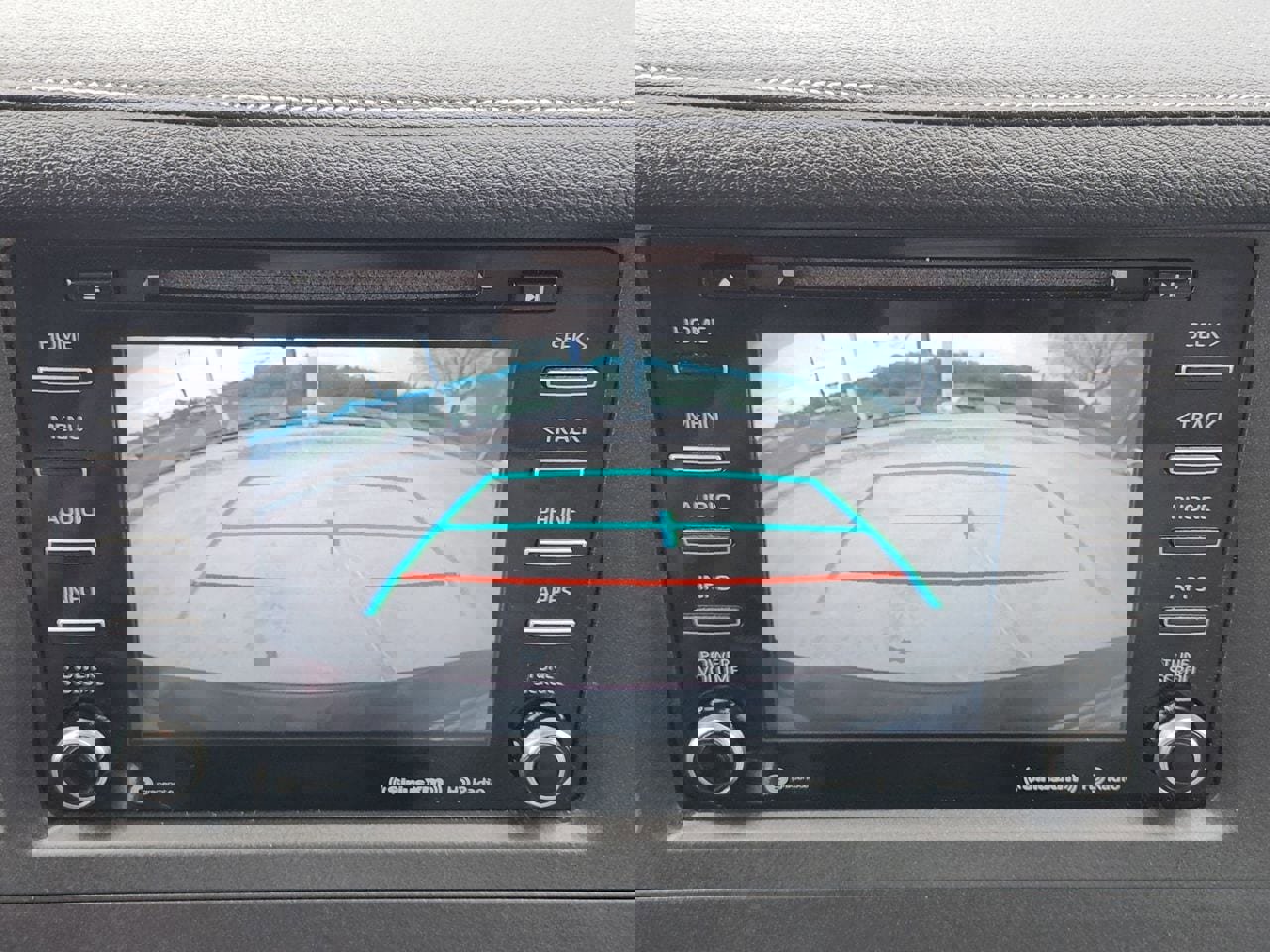 Used 2018 Toyota Sienna XLE image 17