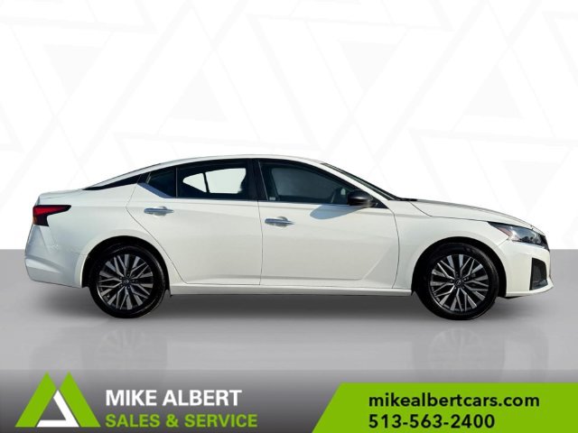 Used 2025 Nissan Altima 2.5 SV FWD image 3