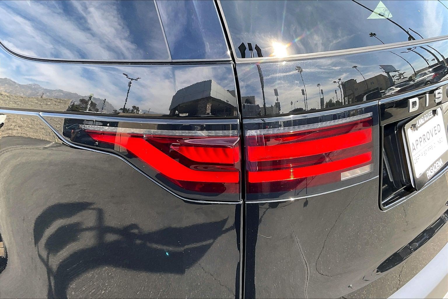 Certified 2025 Land Rover Discovery S AWD/4WD image 26