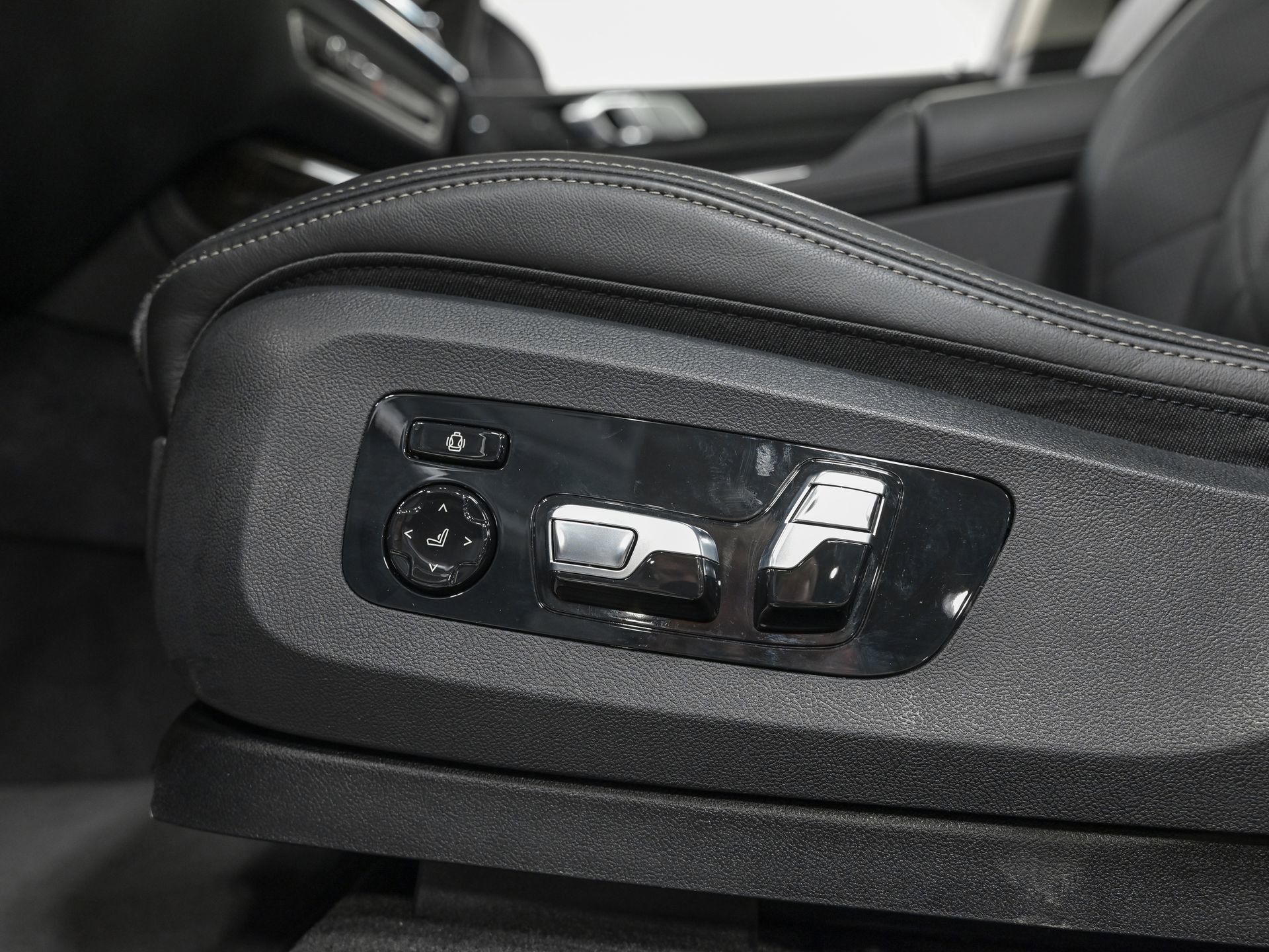 Used 2026 BMW X7 xDrive40i AWD/4WD image 14