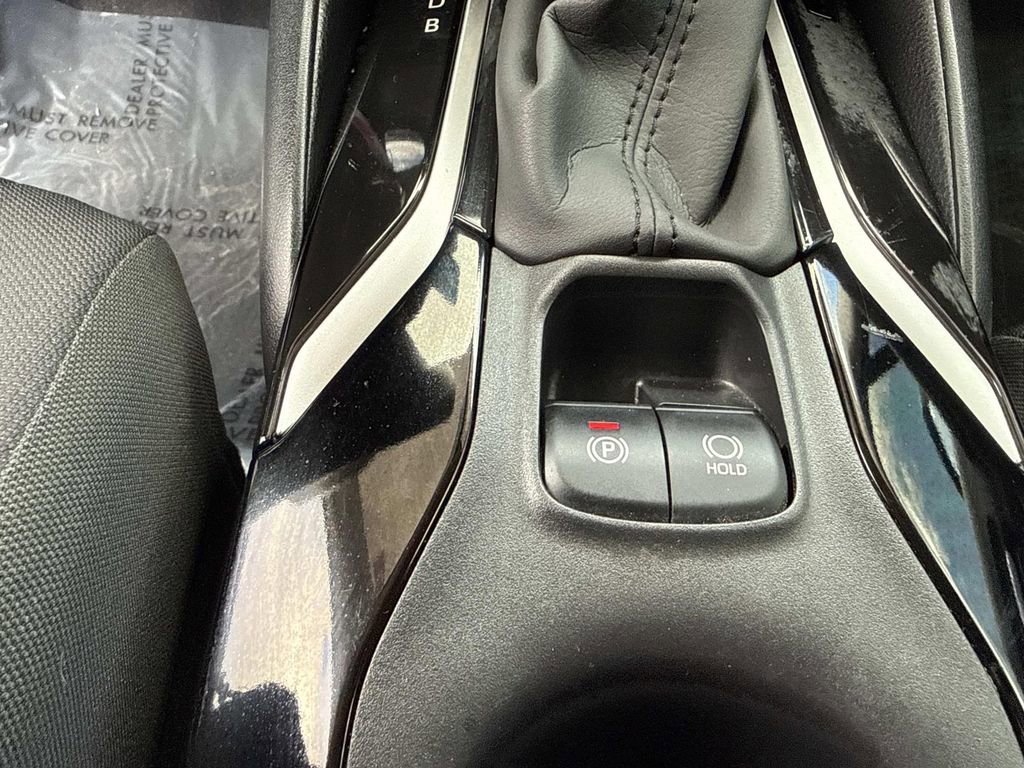 Used 2021 Toyota Corolla LE image 32