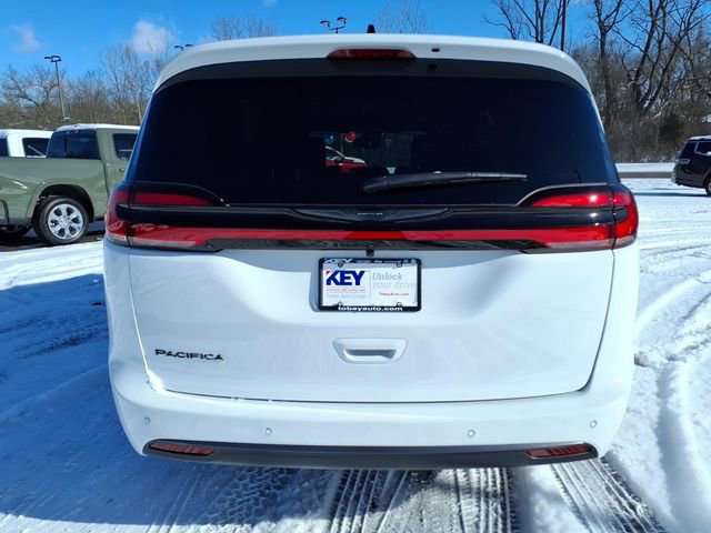 New 2026 Chrysler Pacifica Select image 6