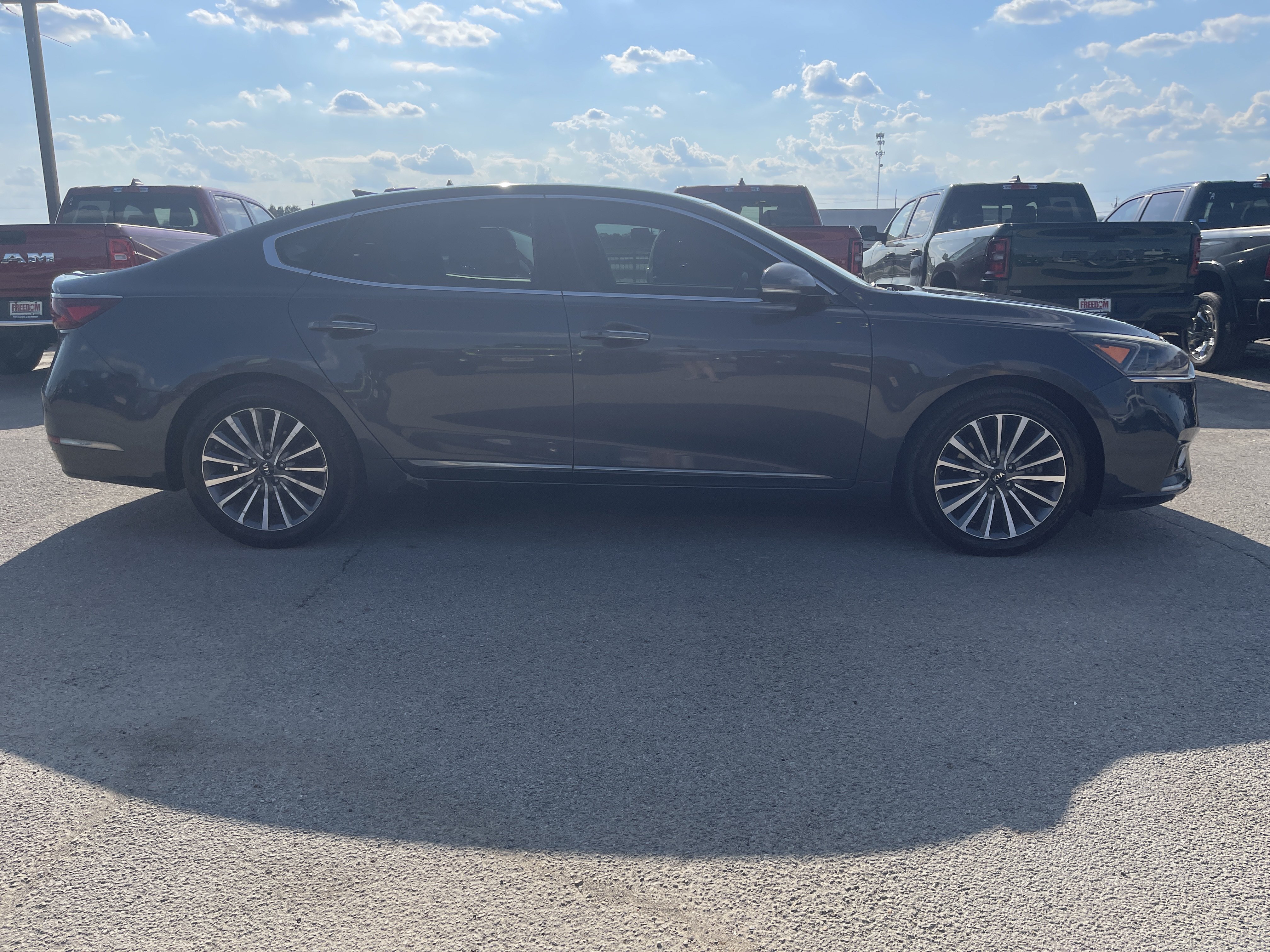 Used 2017 Kia Cadenza Premium FWD image 3