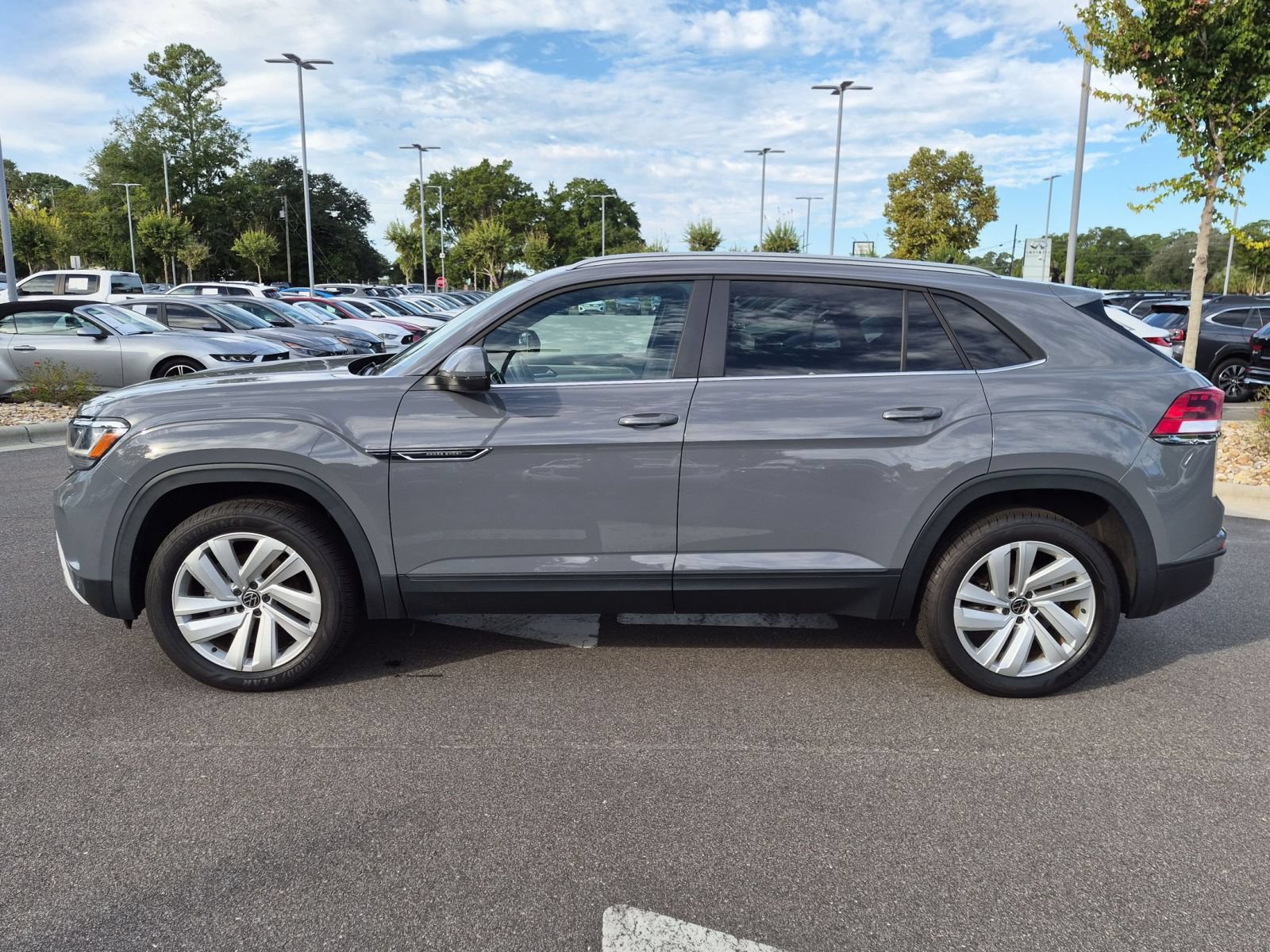 Used 2022 Volkswagen Atlas Cross Sport SE AWD/4WD image 6