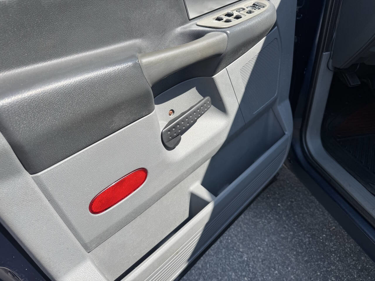 Used 2007 Dodge Ram 2500 Truck SLT image 19