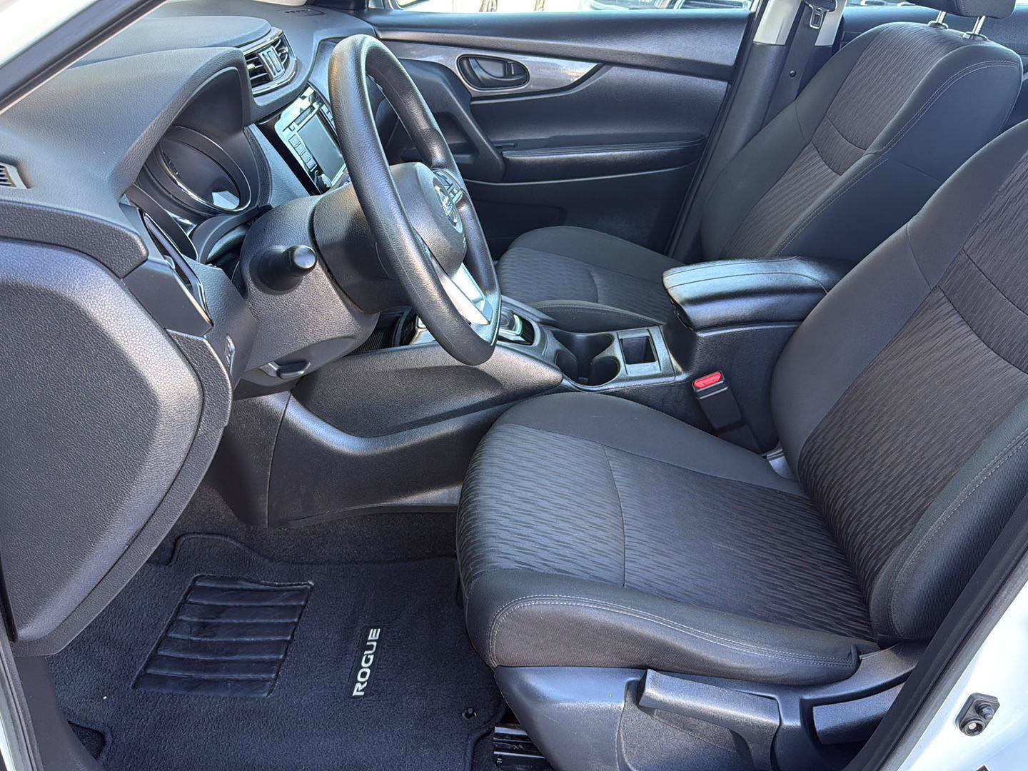 Used 2020 Nissan Rogue S FWD image 23