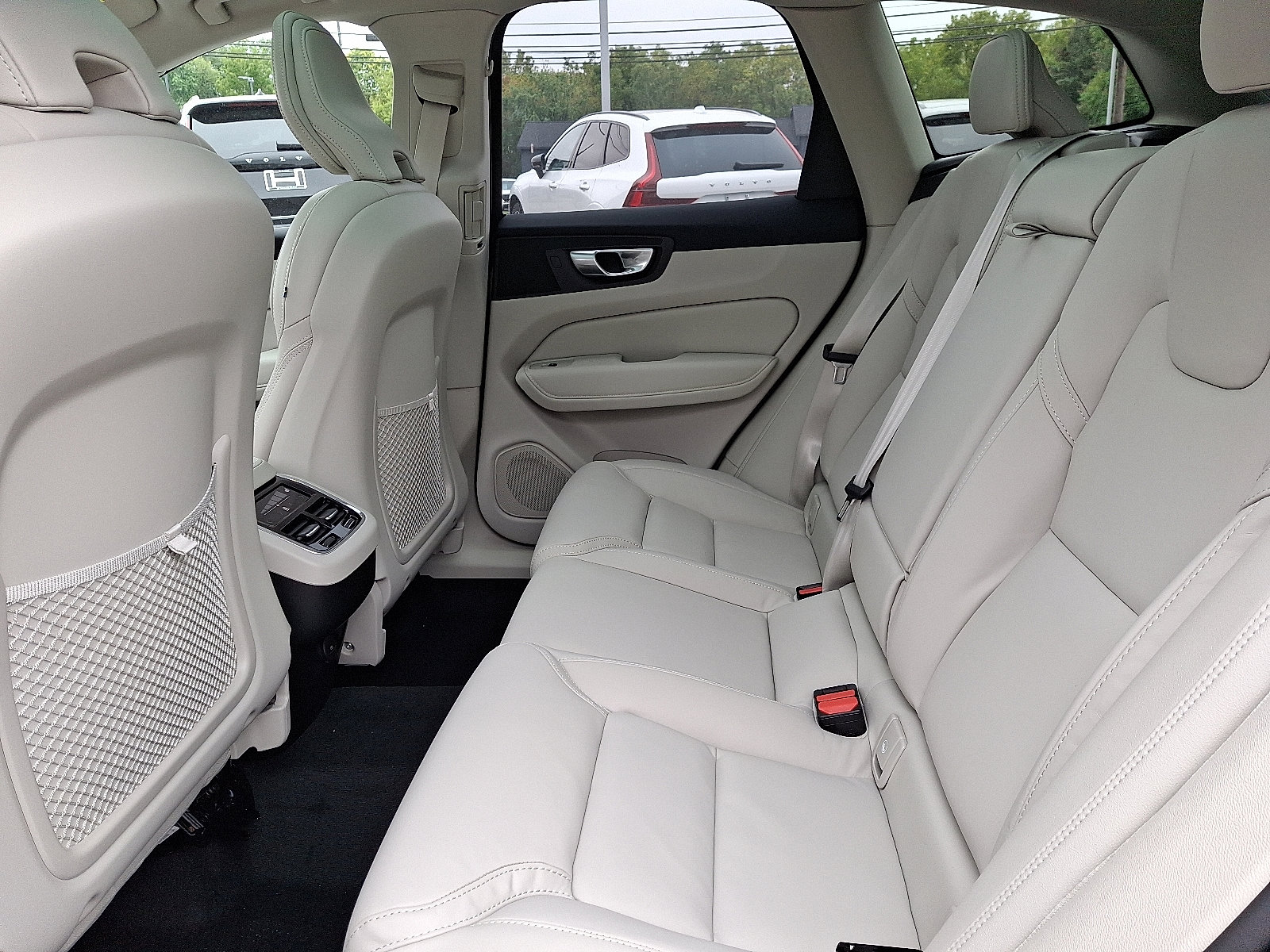 New 2026 Volvo XC60 B5 Ultra w/ Protection Package Premier image 5