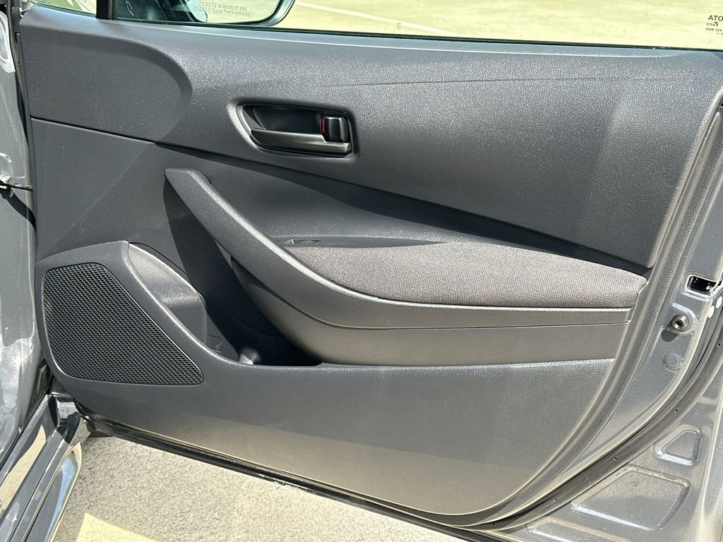 Used 2025 Toyota Corolla LE image 12