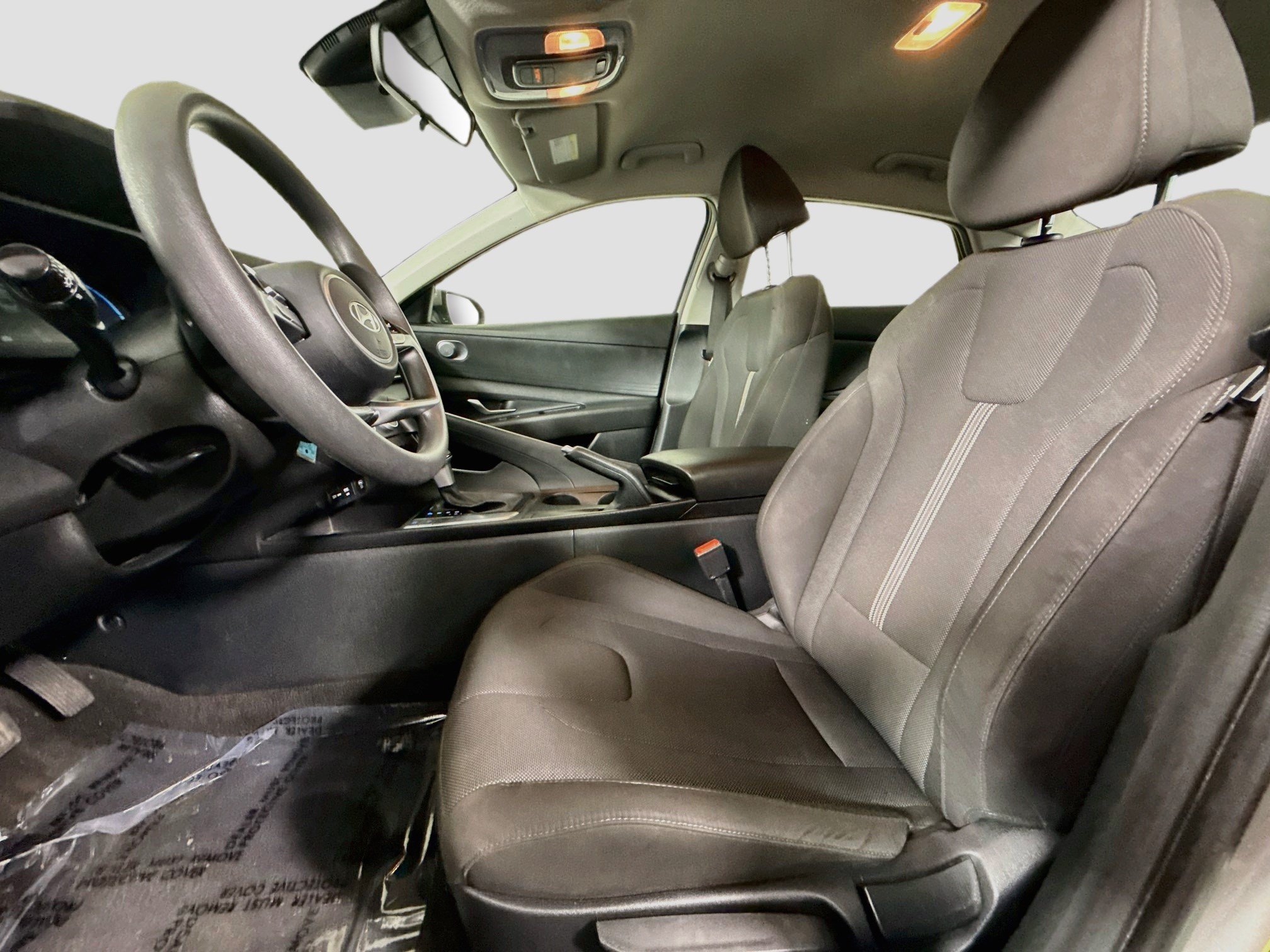 Used 2025 Hyundai Elantra SE FWD image 21
