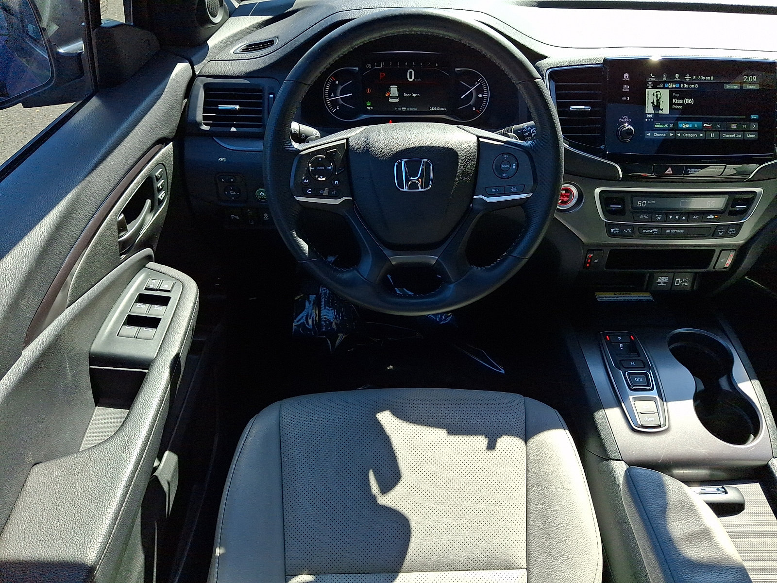 Used 2023 Honda Passport EX-L image 11