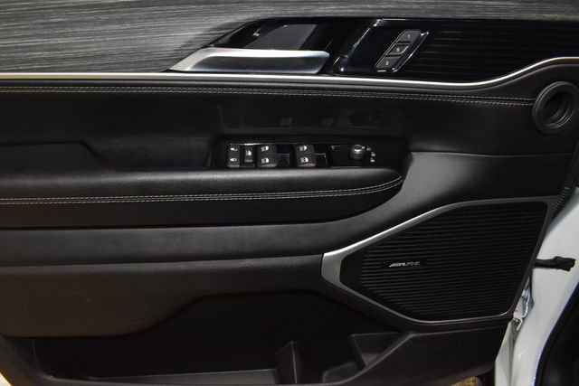 Certified 2024 Jeep Wagoneer L Series II w/ Flexible Seating Group image 30