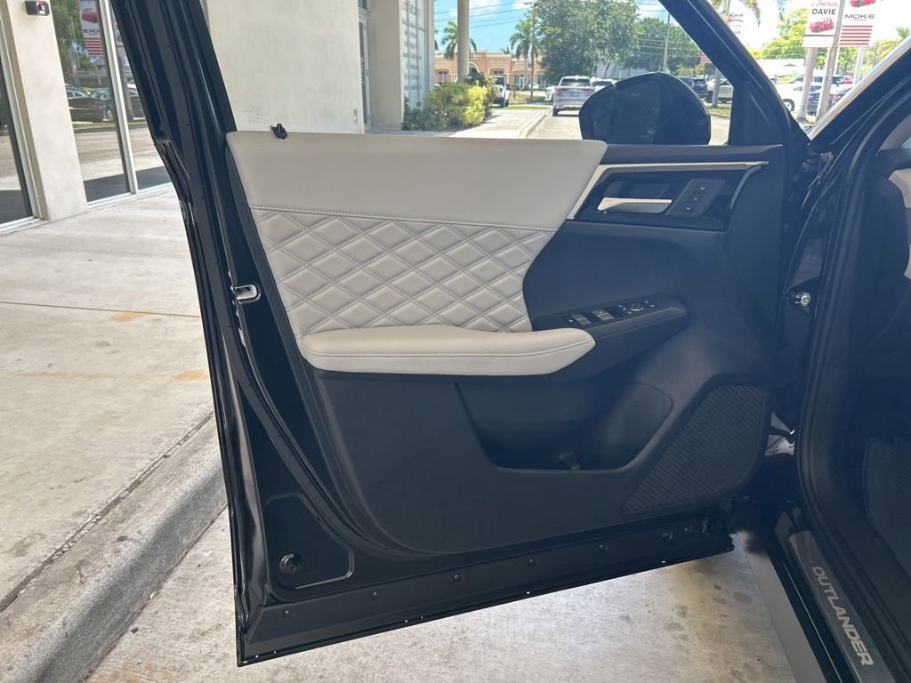 New 2025 Mitsubishi Outlander SEL image 42